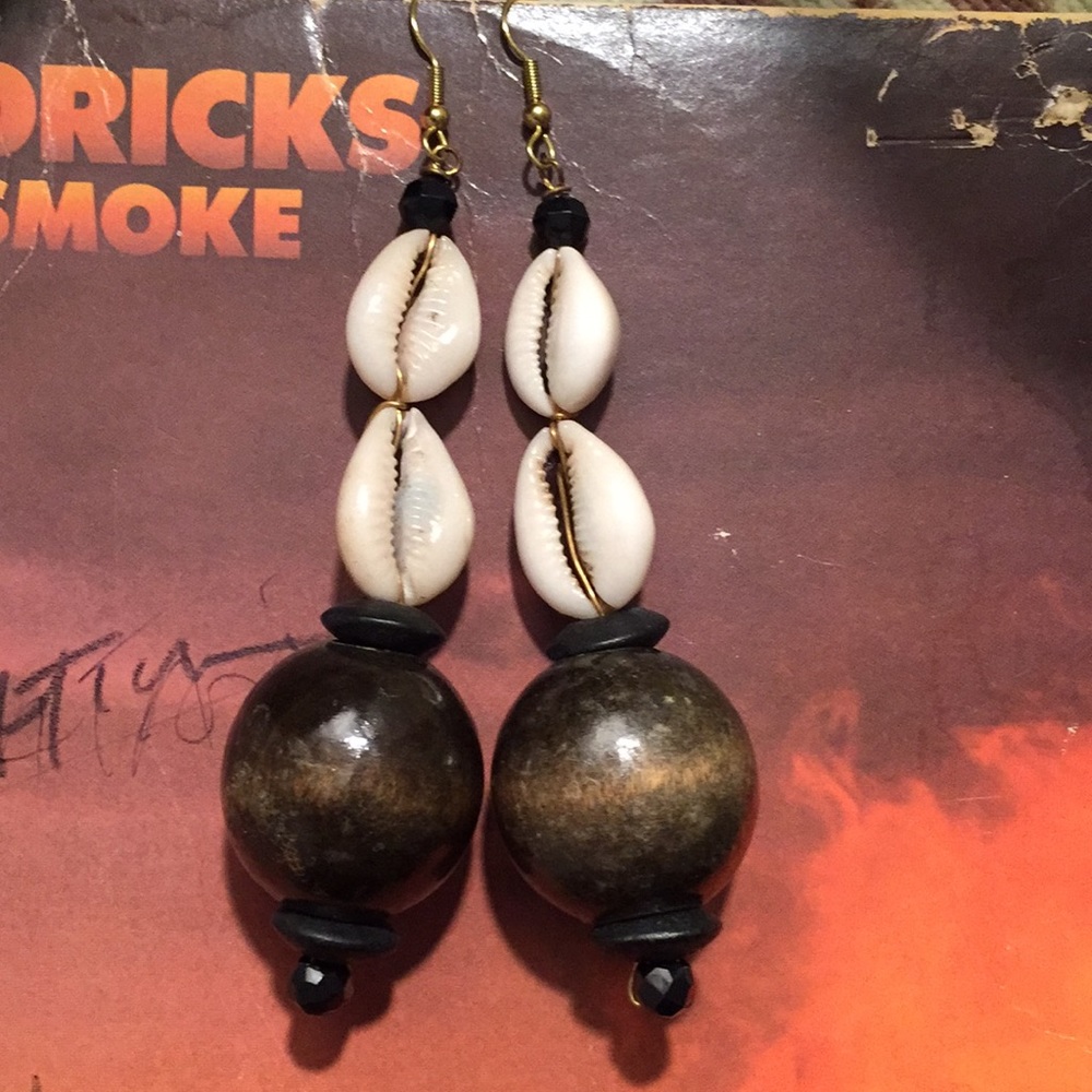 2 Cowrie Shells and a Brown drop!